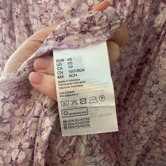 H&M purple blouse, size XS - Picture 4 of 4